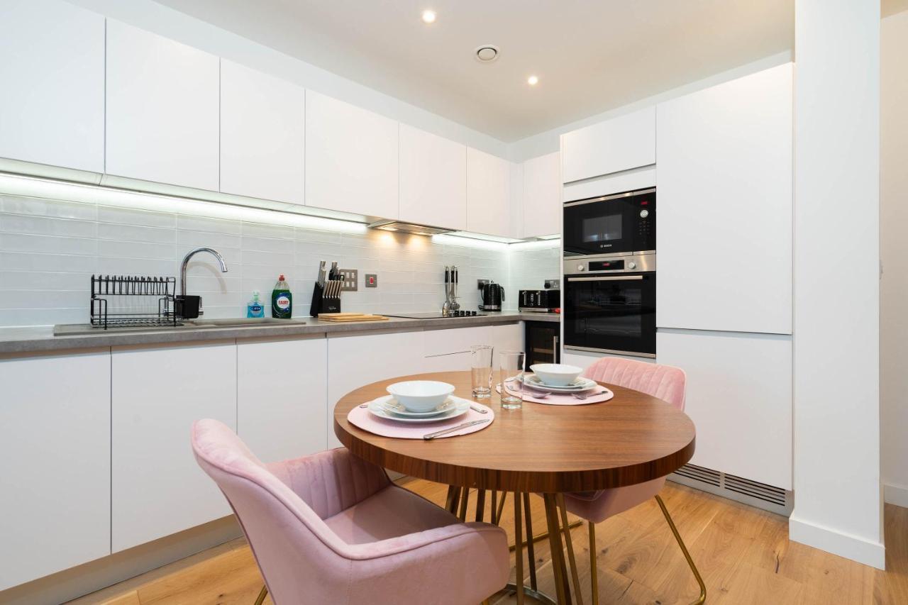 Maevela Apartments ☆ Pink Luxury Apartment With Balcony - Birmingham City Centre - 5 Min Walk From Bullring, Cube, Mailbox, New Street Station - Free Netflix & Wifi Eksteriør billede