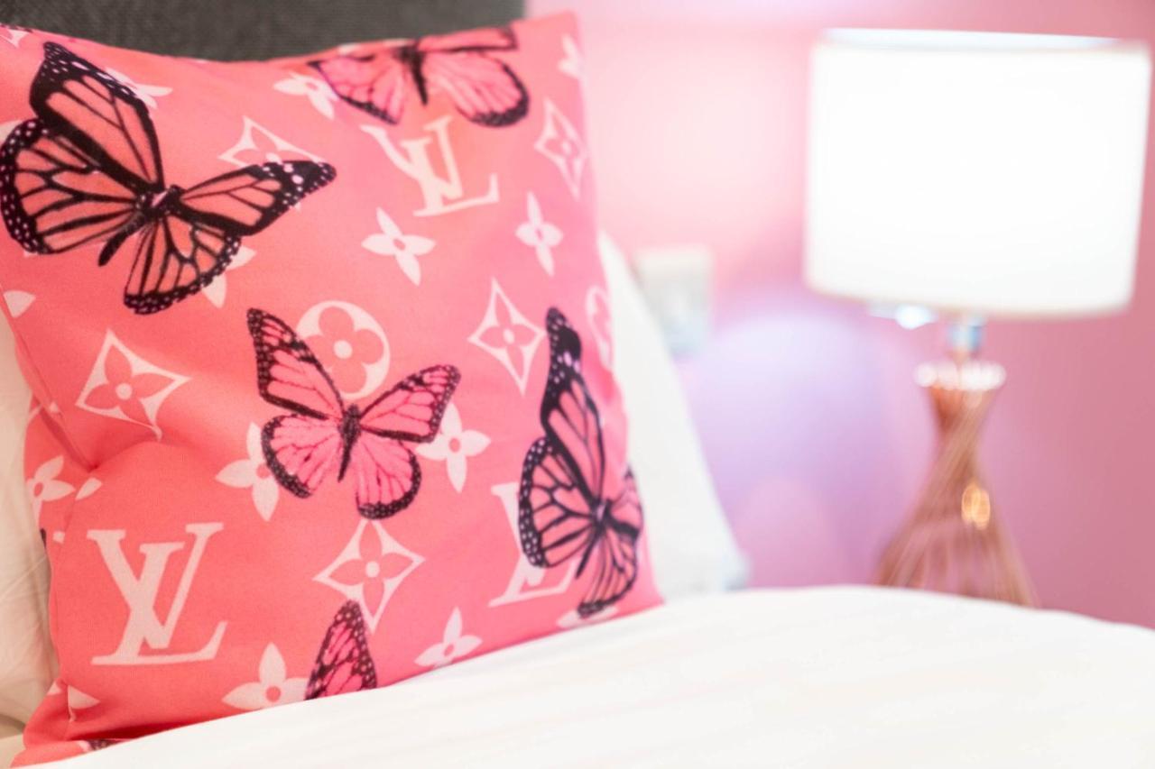 Maevela Apartments ☆ Pink Luxury Apartment With Balcony - Birmingham City Centre - 5 Min Walk From Bullring, Cube, Mailbox, New Street Station - Free Netflix & Wifi Eksteriør billede