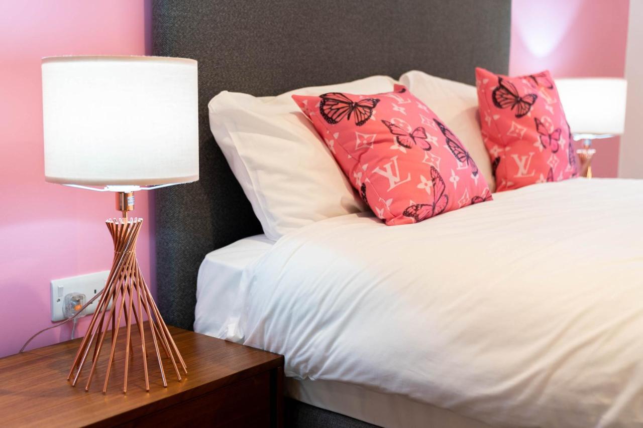 Maevela Apartments ☆ Pink Luxury Apartment With Balcony - Birmingham City Centre - 5 Min Walk From Bullring, Cube, Mailbox, New Street Station - Free Netflix & Wifi Eksteriør billede