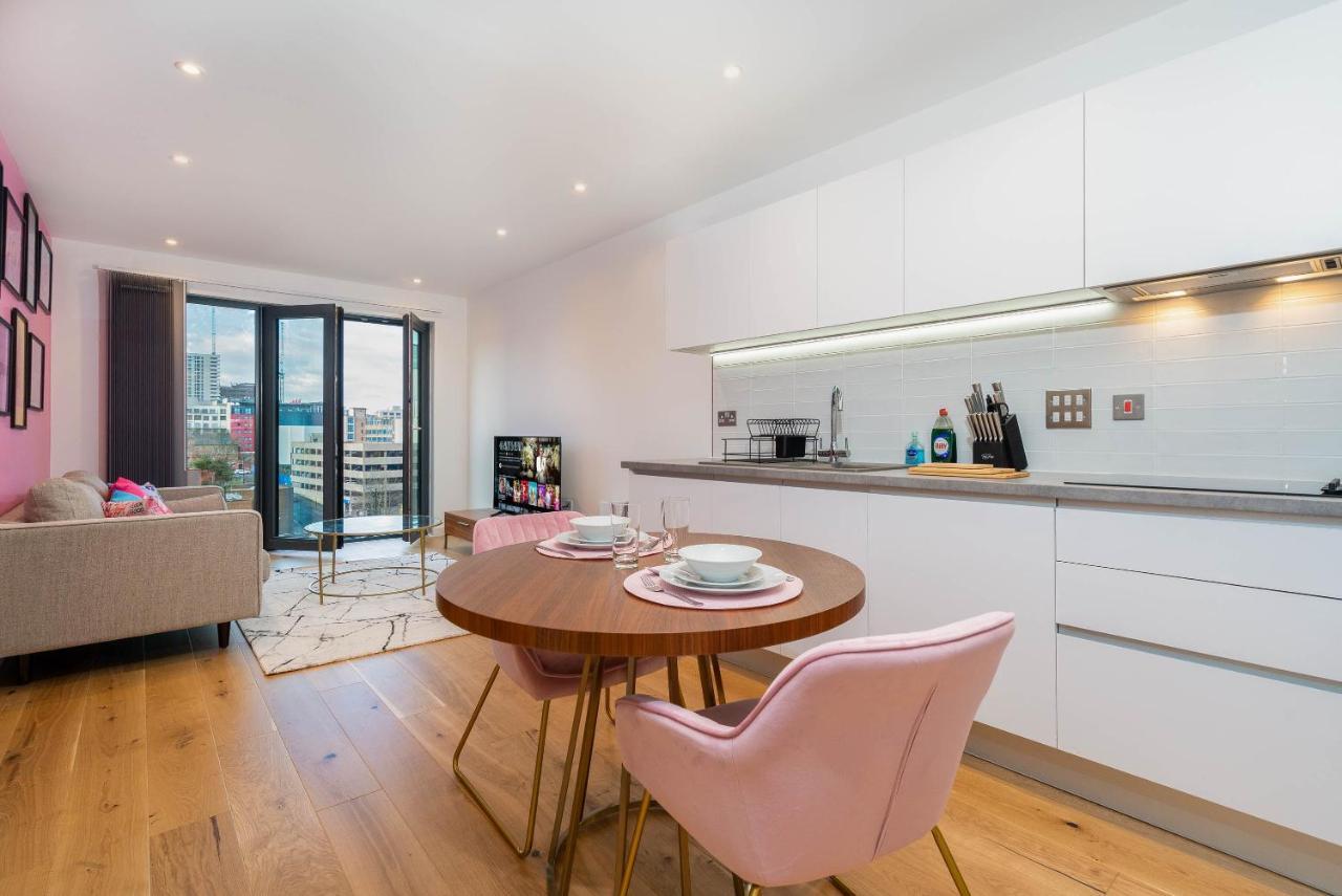Maevela Apartments ☆ Pink Luxury Apartment With Balcony - Birmingham City Centre - 5 Min Walk From Bullring, Cube, Mailbox, New Street Station - Free Netflix & Wifi Eksteriør billede