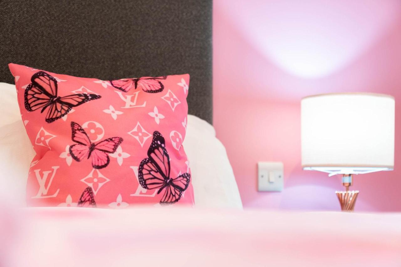 Maevela Apartments ☆ Pink Luxury Apartment With Balcony - Birmingham City Centre - 5 Min Walk From Bullring, Cube, Mailbox, New Street Station - Free Netflix & Wifi Eksteriør billede