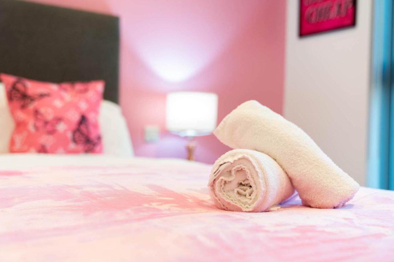 Maevela Apartments ☆ Pink Luxury Apartment With Balcony - Birmingham City Centre - 5 Min Walk From Bullring, Cube, Mailbox, New Street Station - Free Netflix & Wifi Eksteriør billede